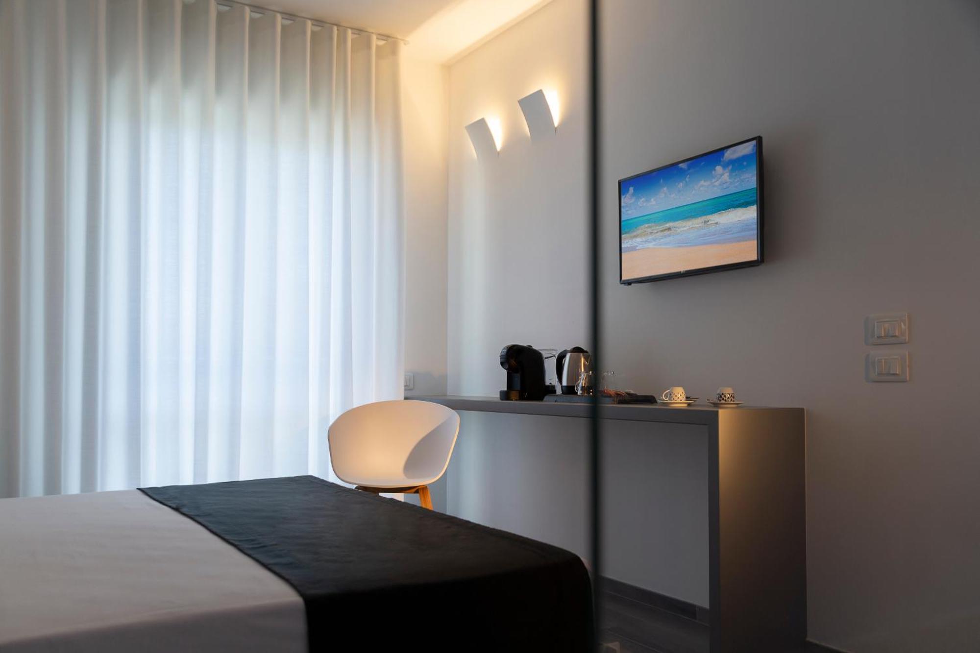 Hotel Mediterraneo Ombrellone E Lettini Inclusi Martinsicuro Eksteriør bilde